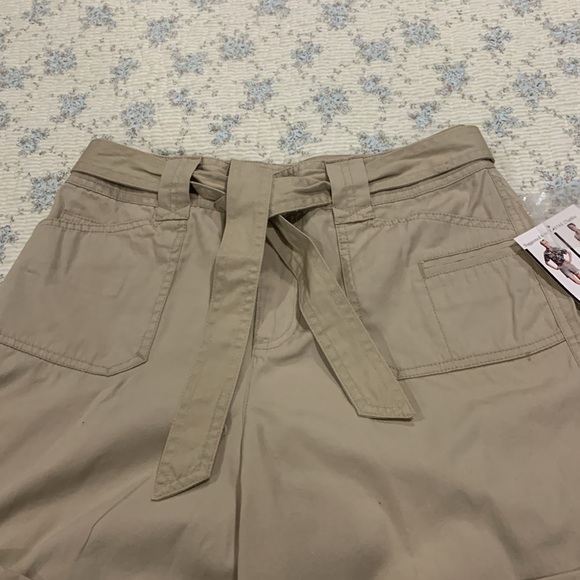 White Stag Convertible Shorts NEW Sz 6 Women’s Khaki Mid thigh or Bermuda style - Picture 6 of 11